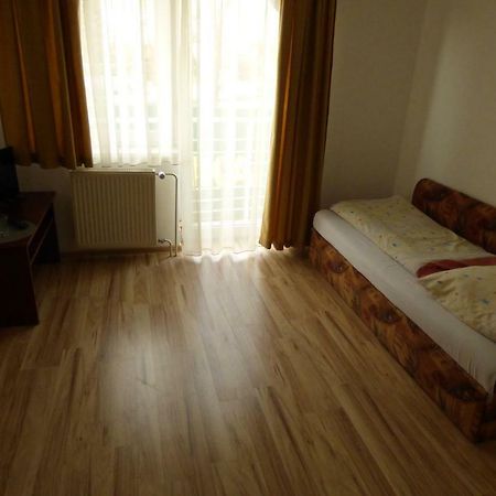 Vazinka Hotel Madunice Esterno foto