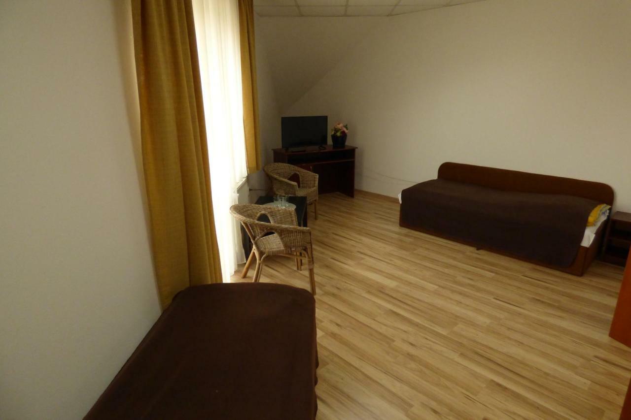 Vazinka Hotel Madunice Esterno foto